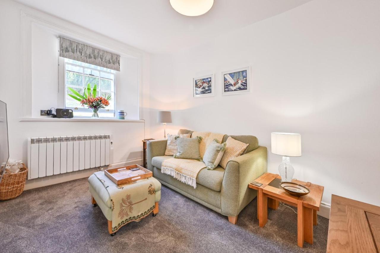 Tramontane Apartment At Hesketh Crescent Torquay Exteriör bild