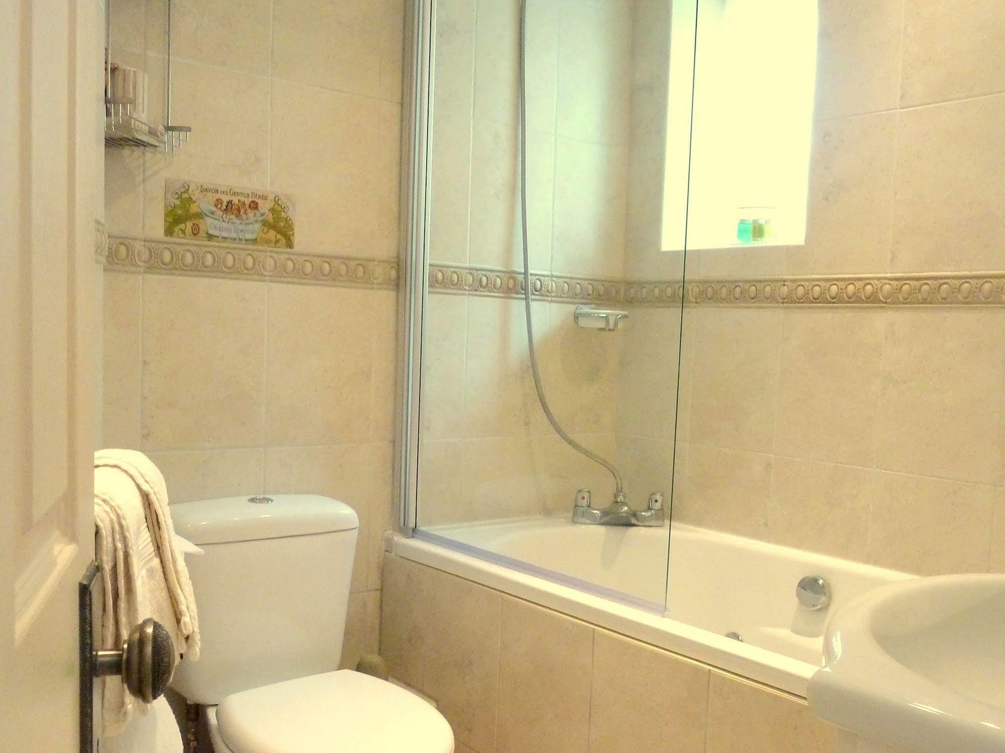 Tramontane Apartment At Hesketh Crescent Torquay Exteriör bild