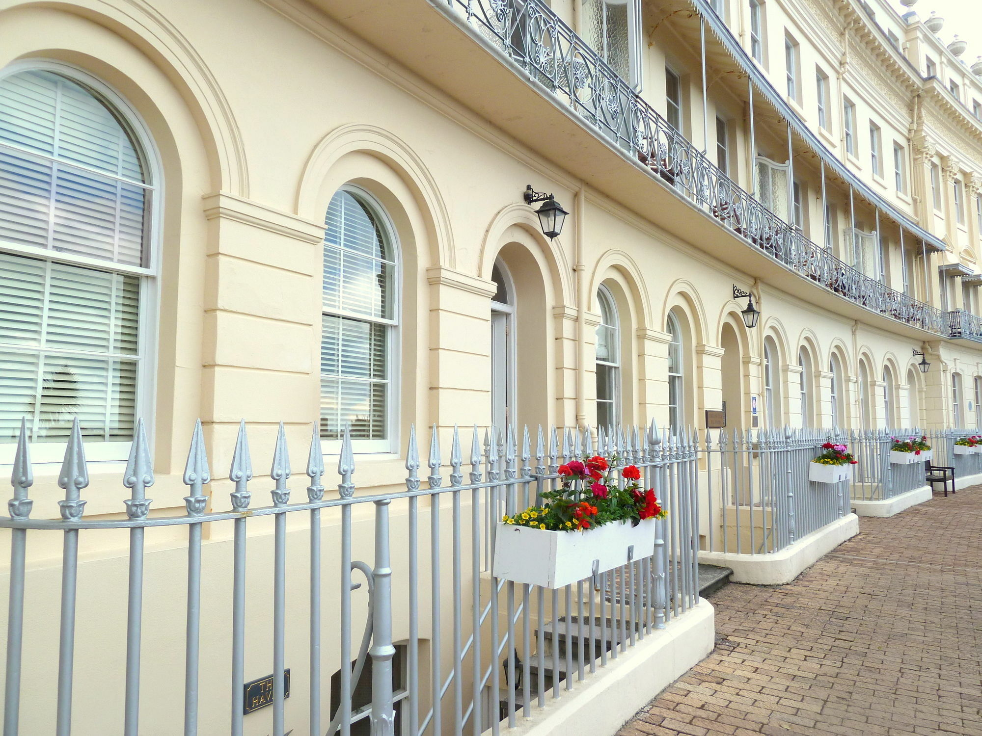 Tramontane Apartment At Hesketh Crescent Torquay Exteriör bild